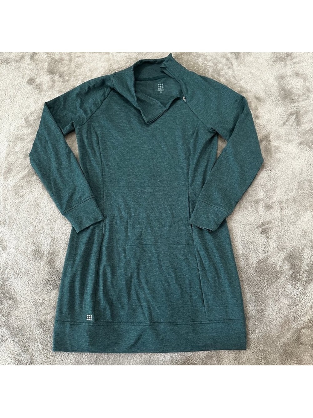 Title Nine Guthrie Dress Teal
MEDIUM Long Sleeve Outdoor
Tennis Hiking